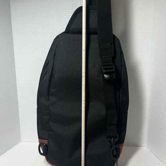 Herschel Supply Co. Heritage Crossbody Shoulder Bag - Picture 8 of 14